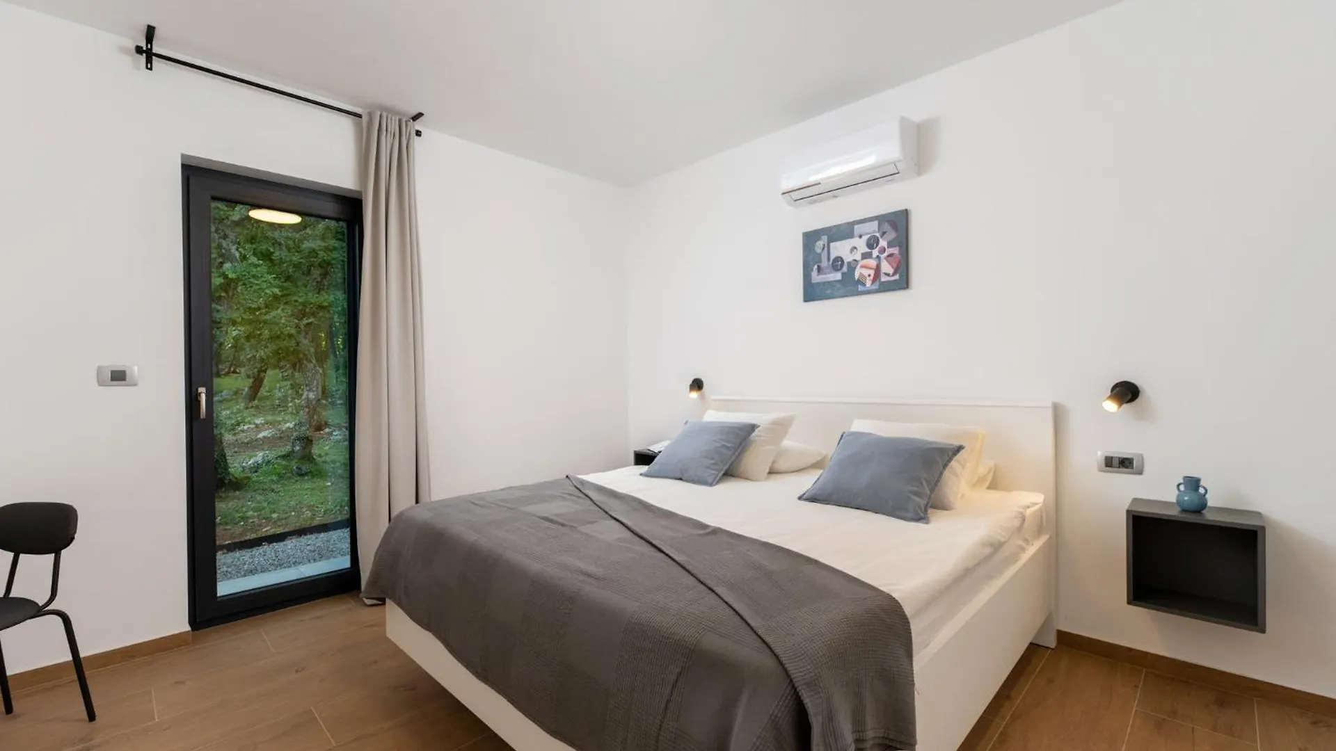 Villa Photinia لابين