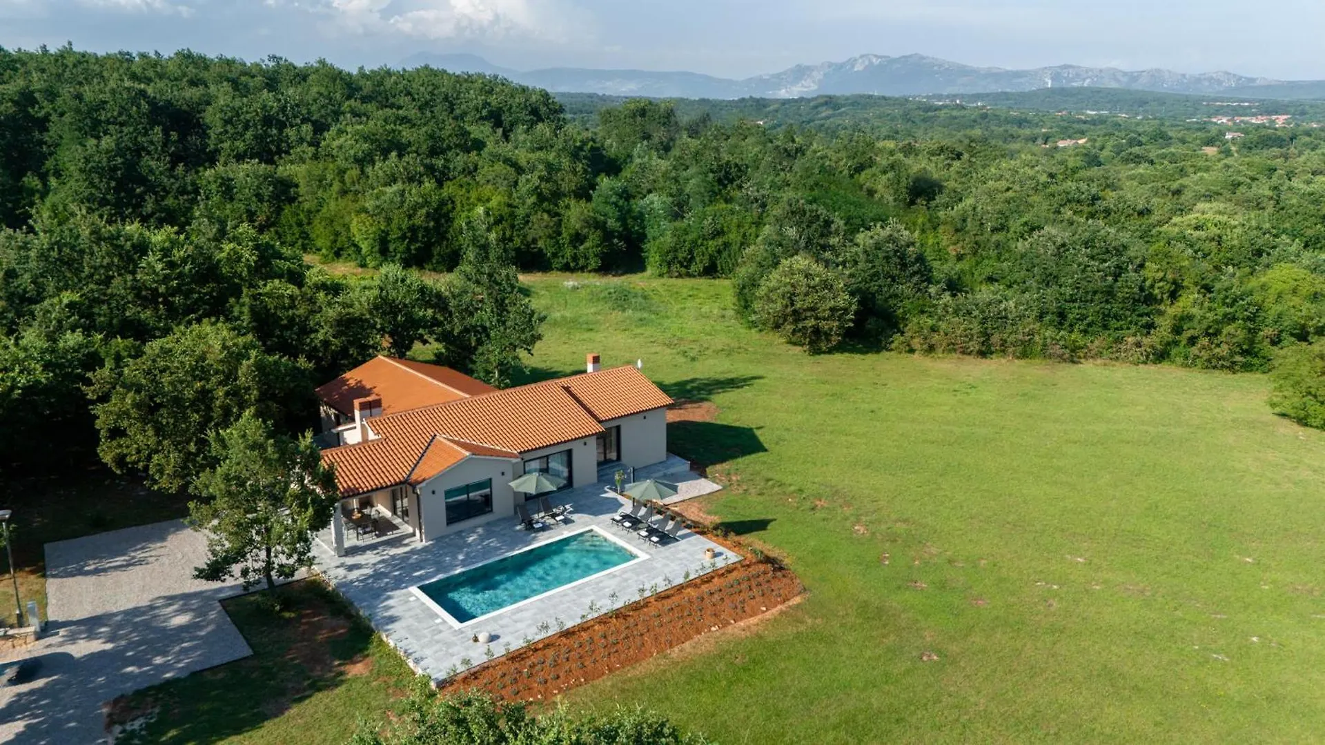 Villa Photinia لابين